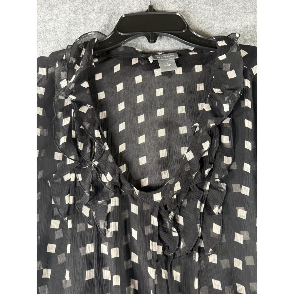 Ann Taylor Black White Geometric Square Print Ruffle Neck Blouse Top Size 14 - Picture 3 of 6